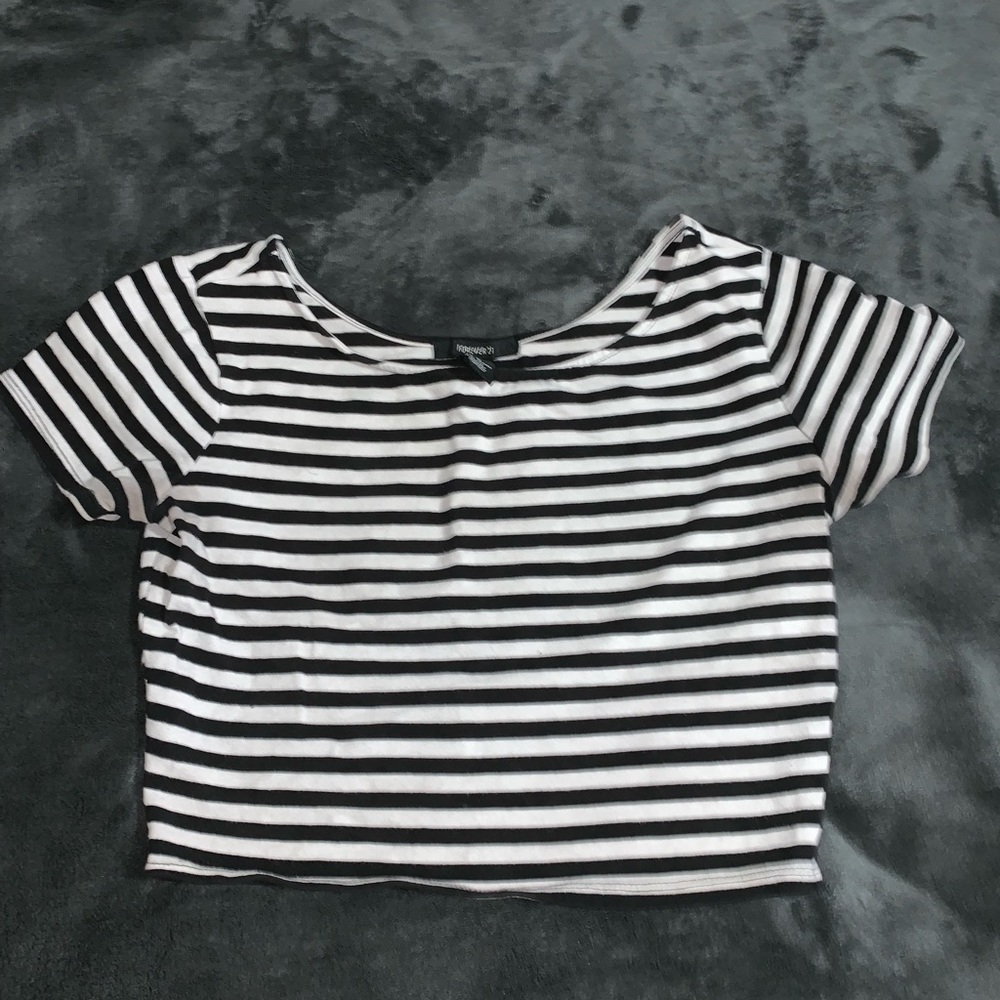 Crop top black and white stripes